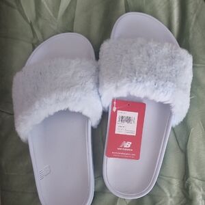 New Balance Women's Cozy Fluffy Slippers - Soft Blue